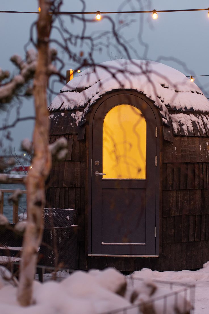 Iglucraft Single Iglusauna 4-Person Luxury Outdoor Sauna Cabin